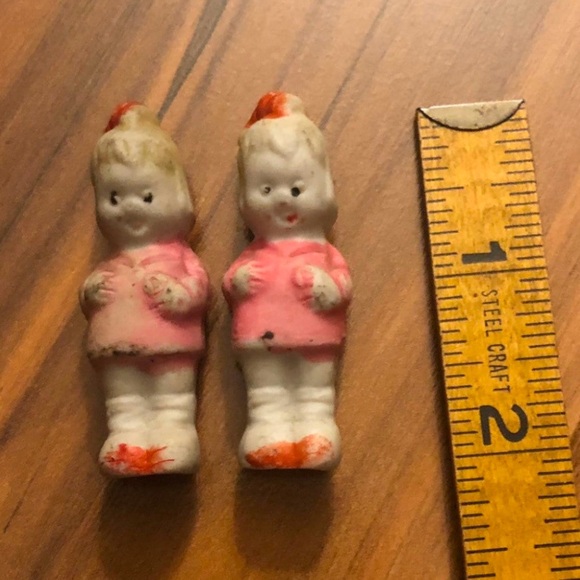 1930's Porcelain Bisque Twin Girl Figurines, Made in Japan, Priced for the Pair - Picture 4 of 4